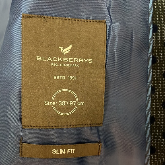 Blackberry Vest - Picture 3 of 5